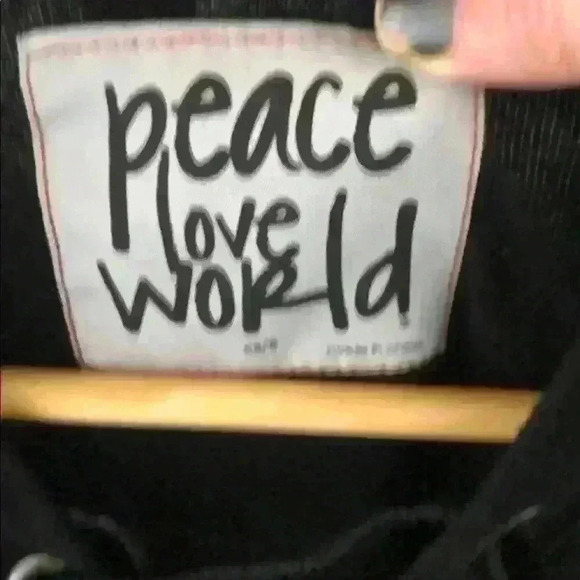 Black Sweater Peace Love world - Picture 2 of 5